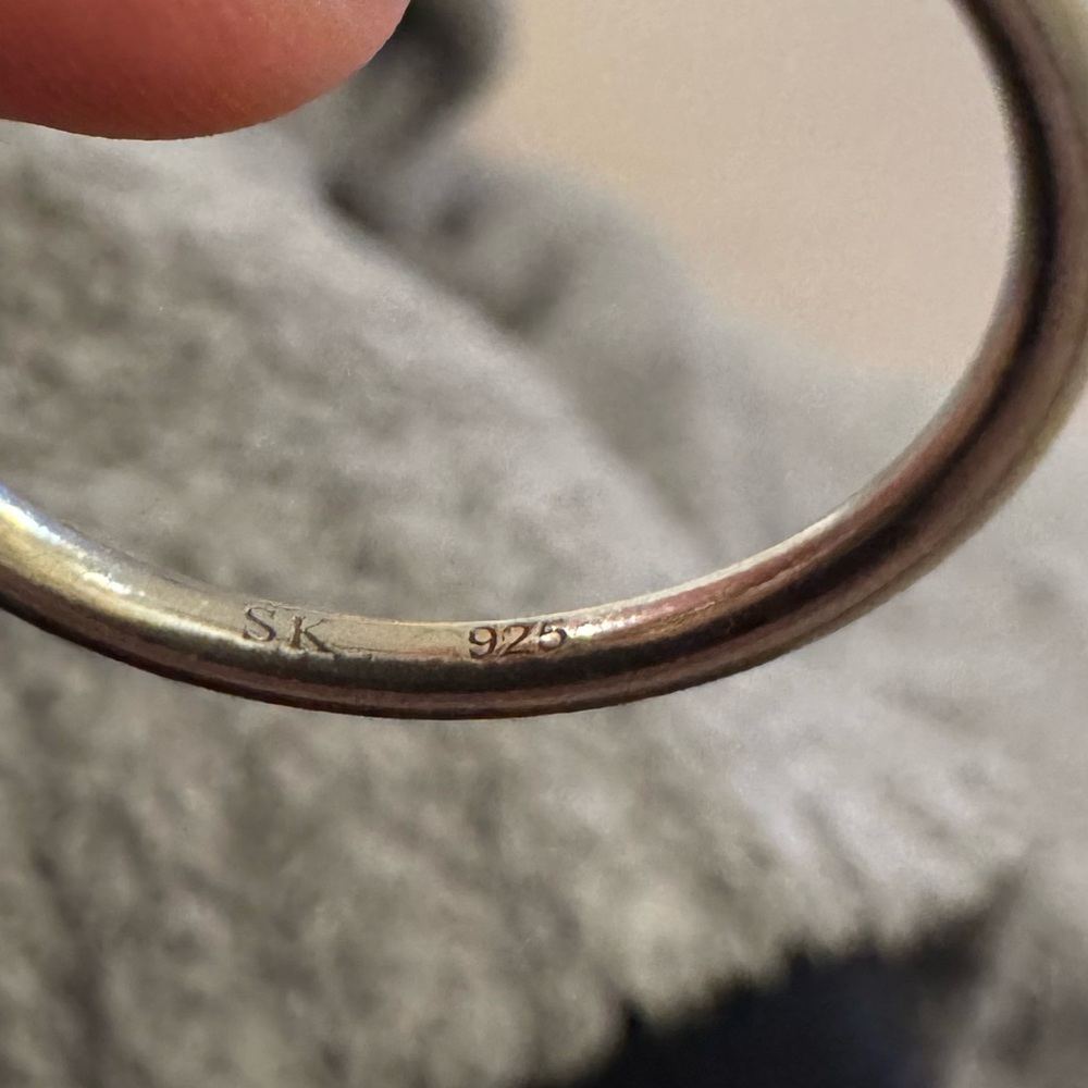 Two-Tone Interlocking Band Ring - Gold & Silver - Picture 5 of 6